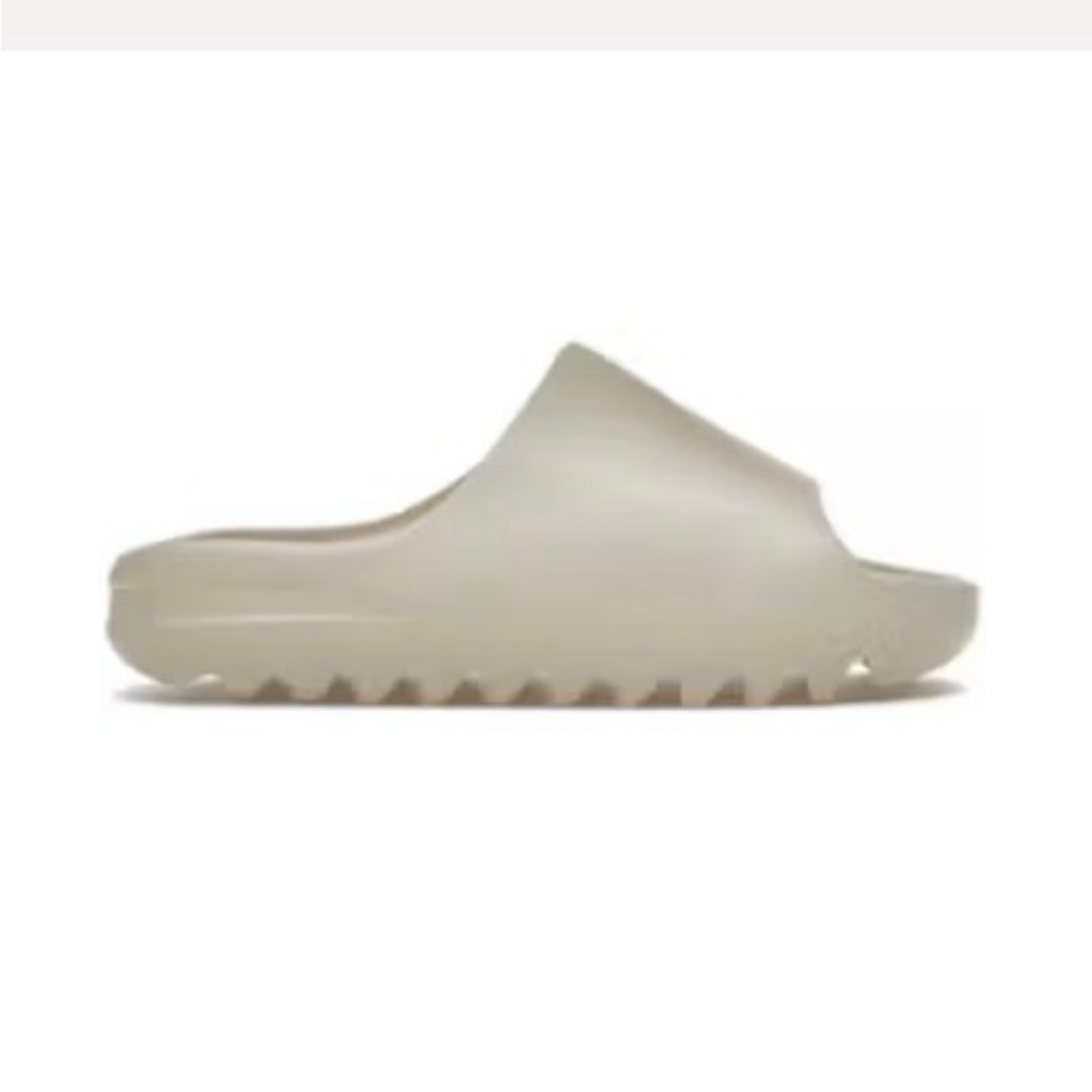 Yeezy Cream Slides brand new never worn
